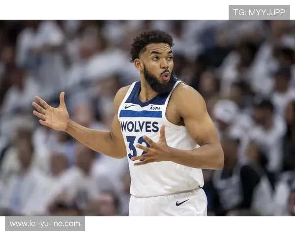 唐斯14中10记三分创纪录，三分中锋分析看他的独特价值