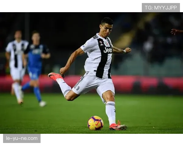 C罗无球跑动展现技艺，稳健发挥助力比赛精彩升级