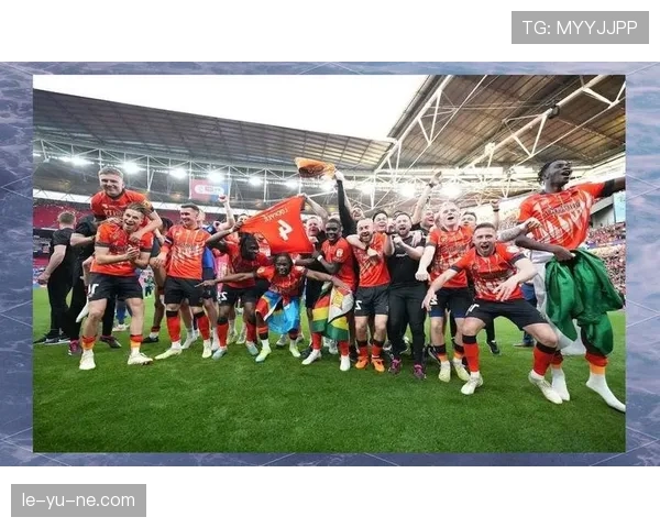 卢顿新帅罗布·爱德华兹迎战英超，率队再创辉煌备受期待