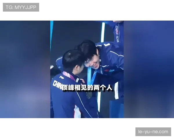 徐灿下场那一刻，穿得像去领奖——赛场上和生活完全两个人